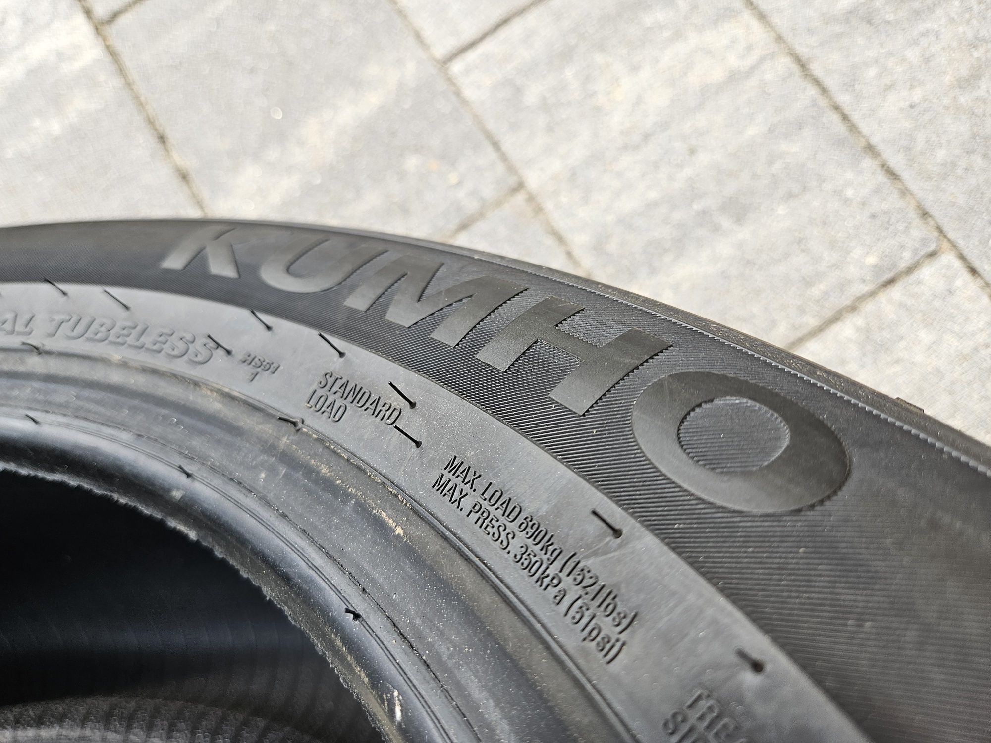 Opony 215/55/18 KUMHO Ecsta HS51  jak nowe po jednym sezonie