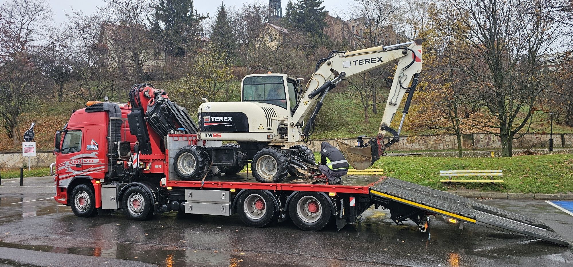 Usługi dźwigowe transportowe hds 10t kontenery maszyny laweta