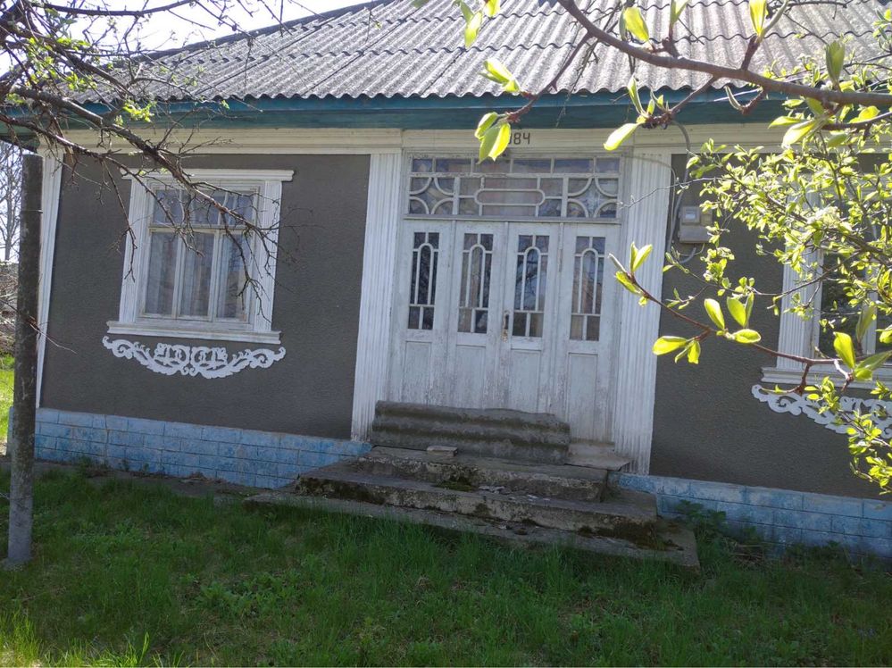 Продаю хату з великою територією
