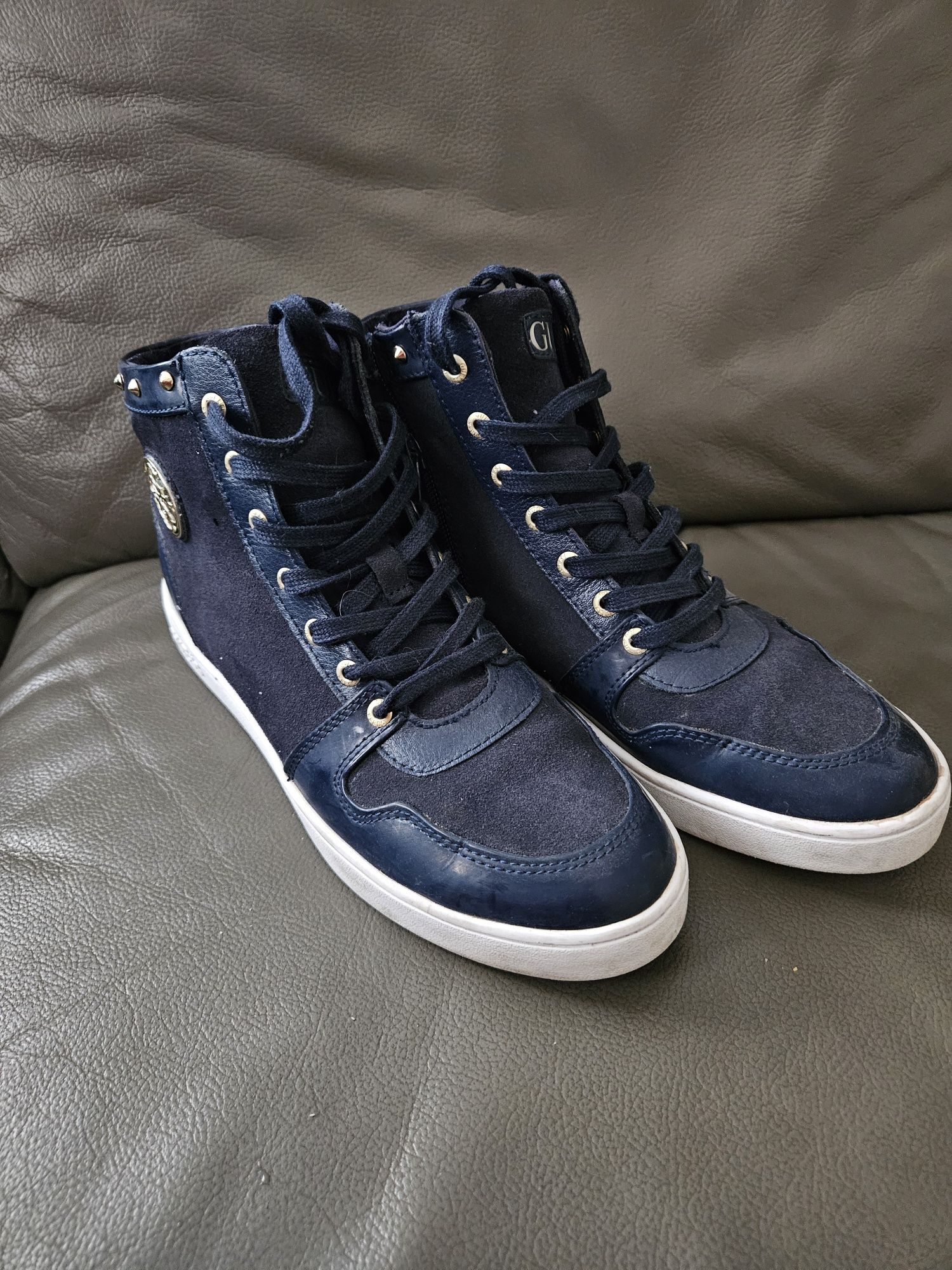 Guess wewnętrzny koturn botki trampk 40