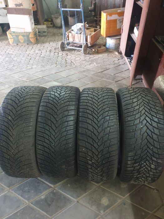 Продам зимову резину 235/45 R18 Firestone Winterhaw 4 (22-23р.в.) 8мм.