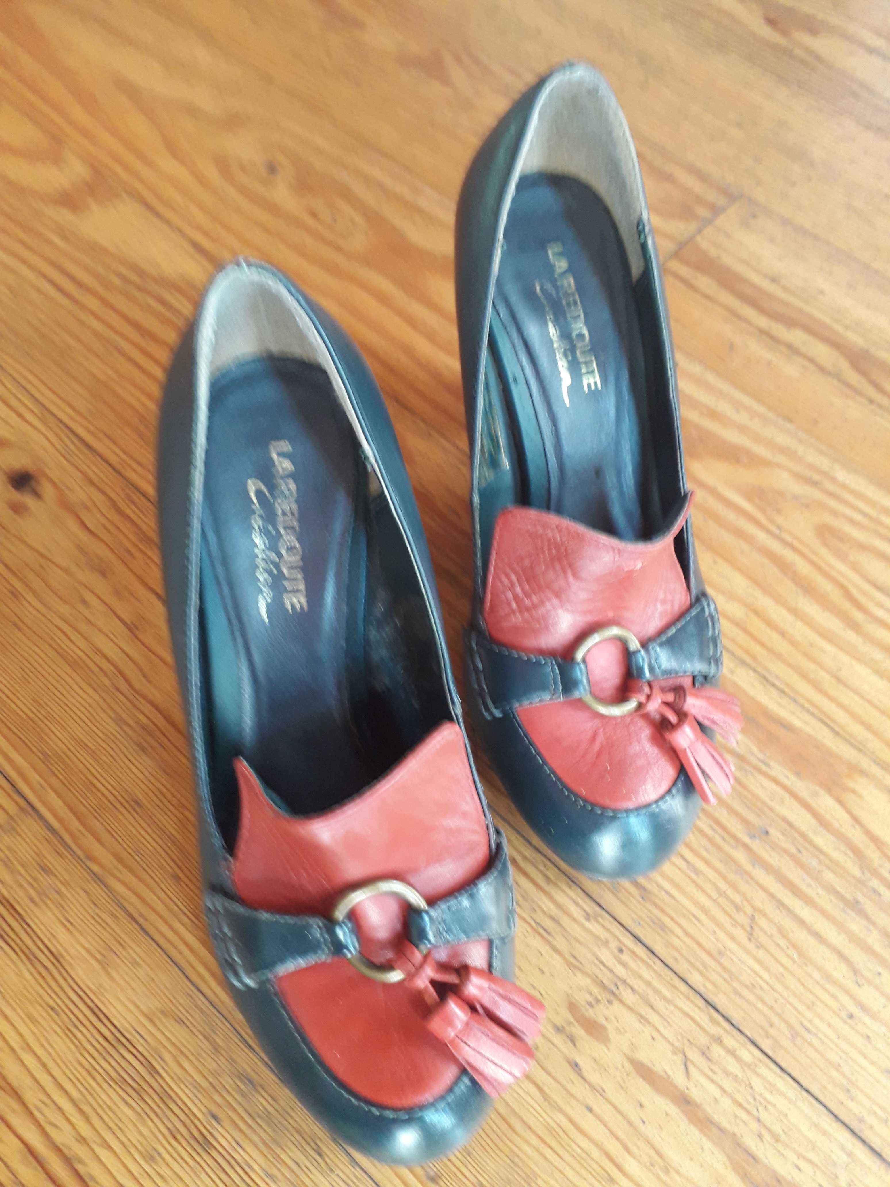 sapatos em pele,