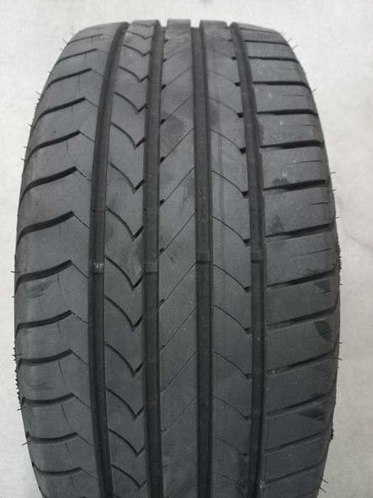 Pneus 215/40 R17