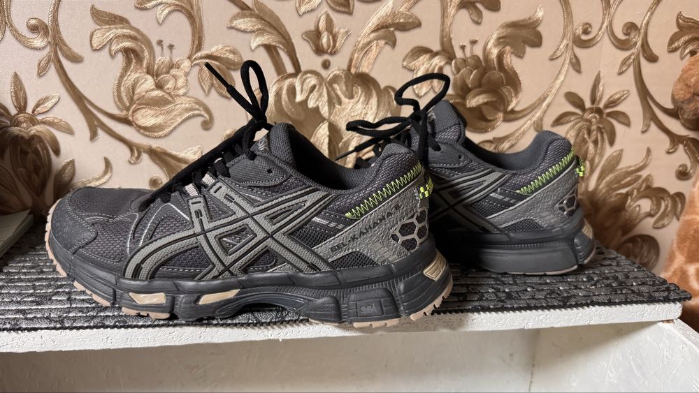 Кроссовки Asics 42 26 см