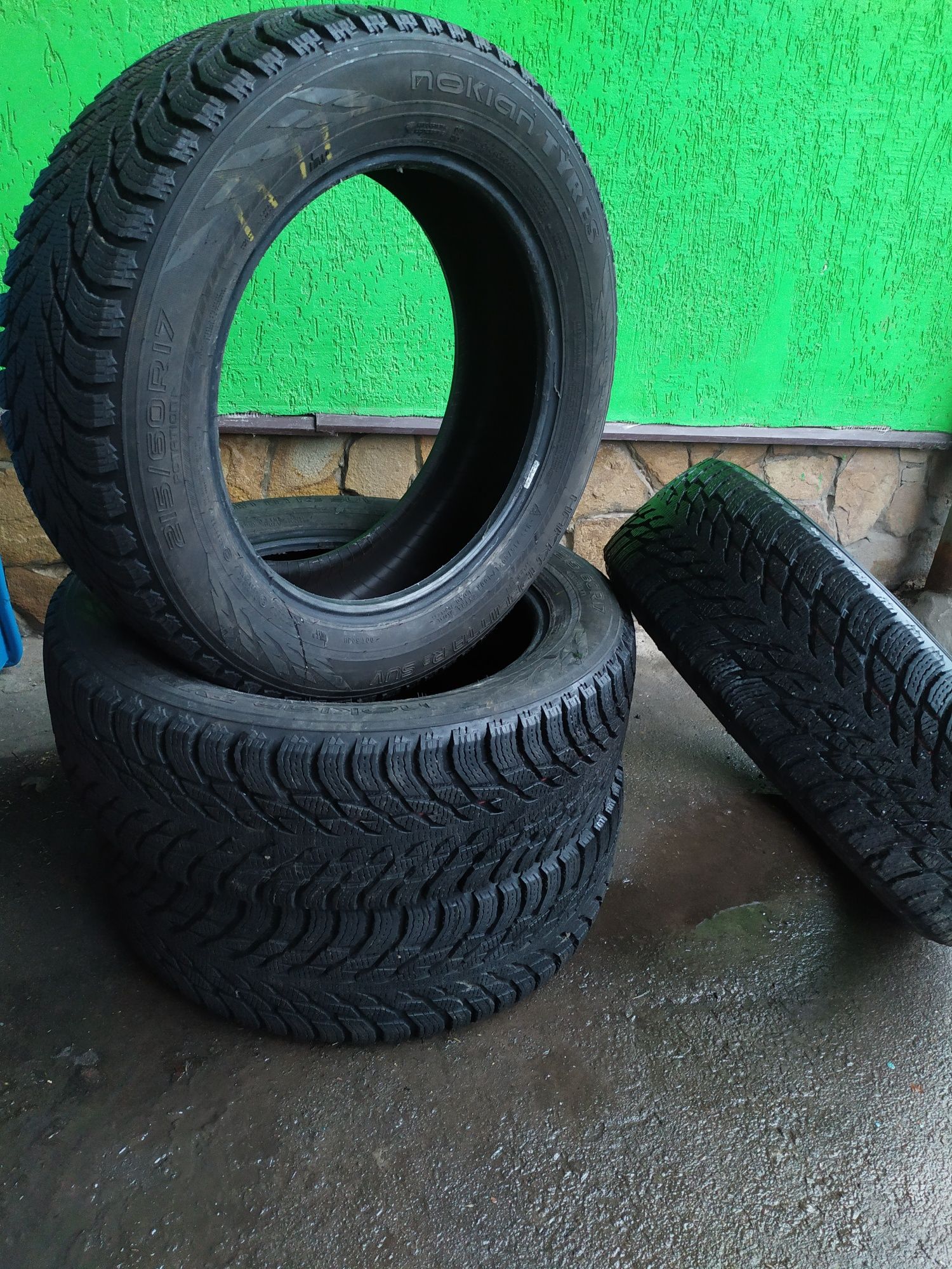 Резина Nokian Tyres 215/60 R17