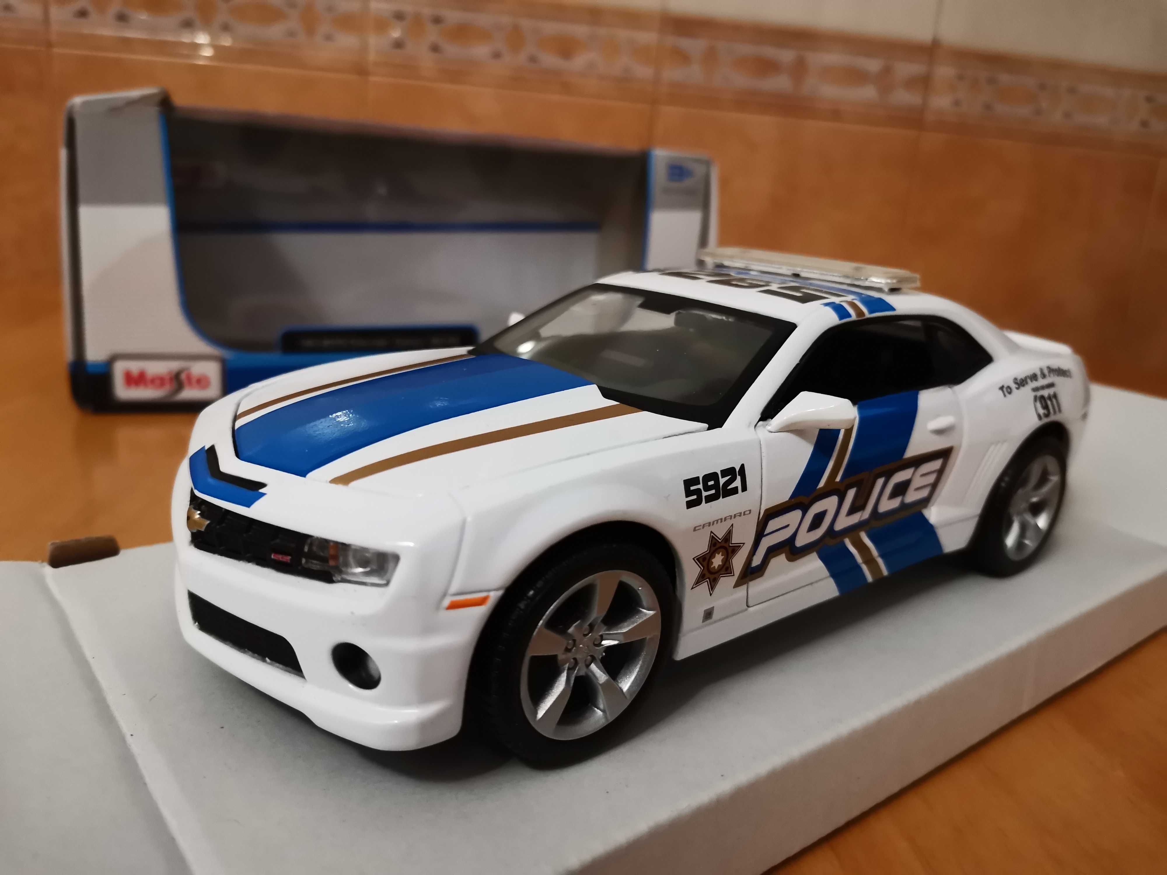 Модель 1/24 Bburago Chevrolet Camaro SS RS в коллекцию