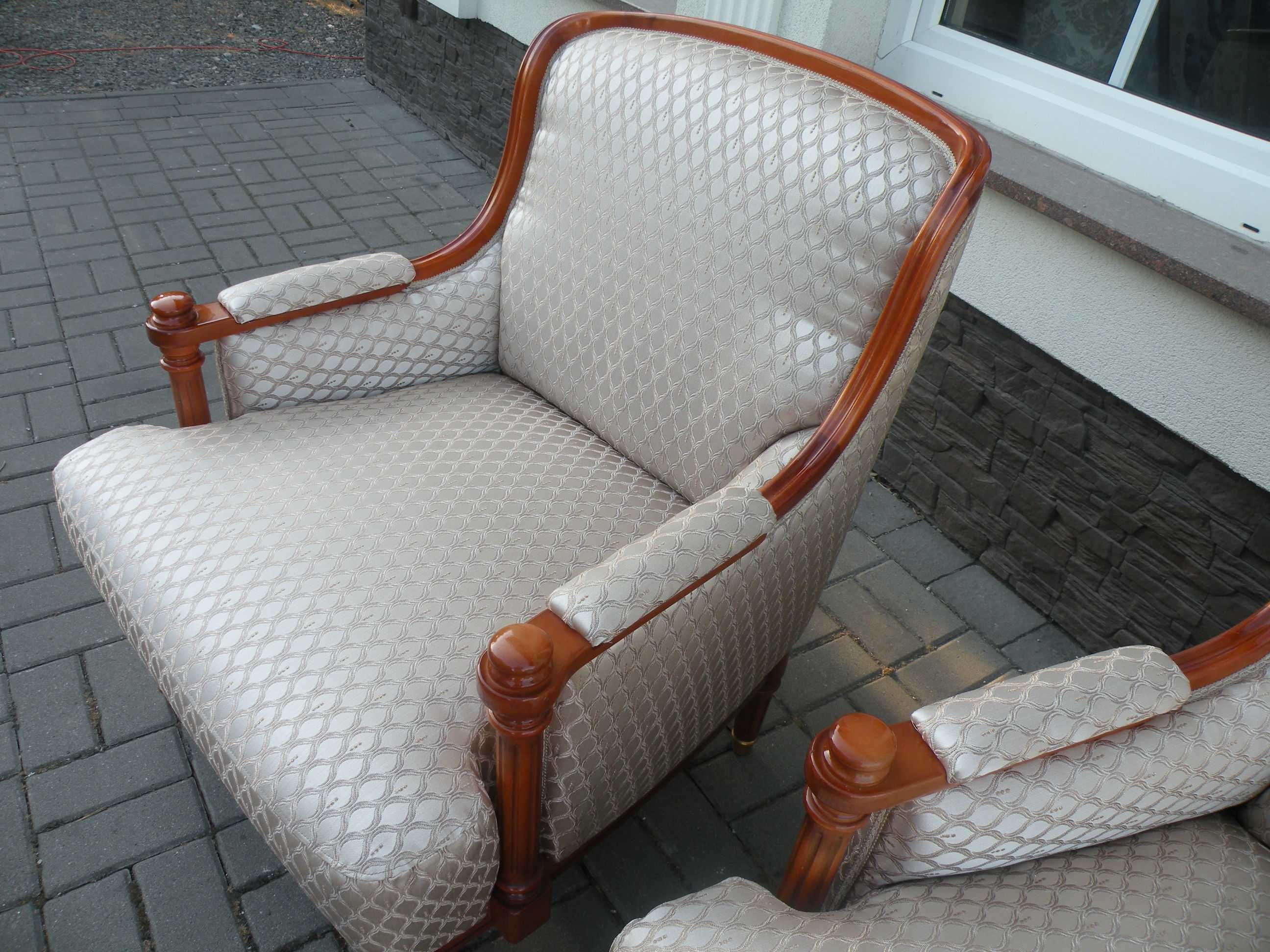 Sofa ,2 fotele i pufa w Stylu Ludwika ,,Warrings"  Po Renowacji