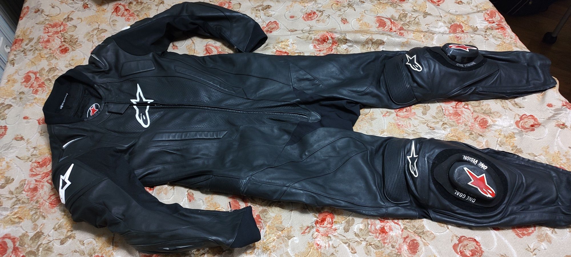 Alpinestars цельный комбинезон размер EU 62, мотокуртка, как новый