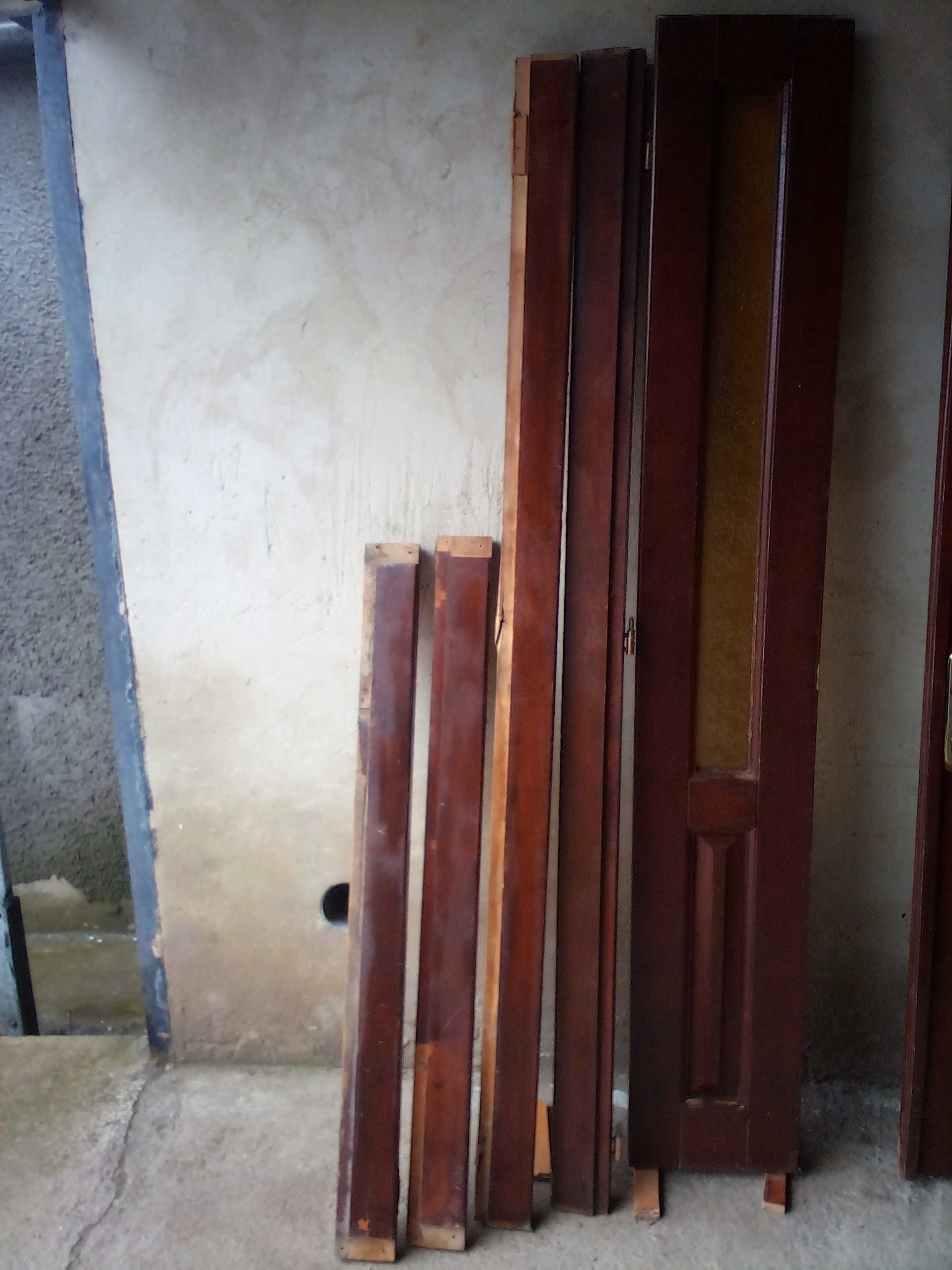 Двері дерев'яні вхідні з двух половинок