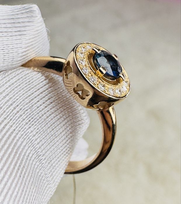 Золота каблучка та сережки з сапфірами та діамантами