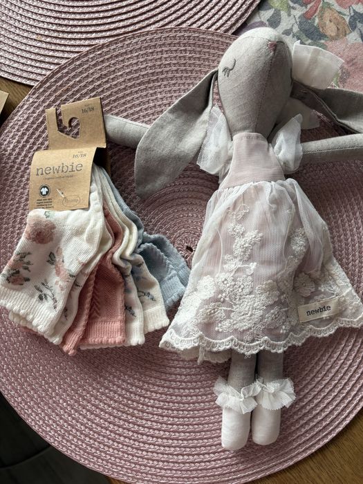 Nowe z metka skarpetki w kwiatki newbie 16-18