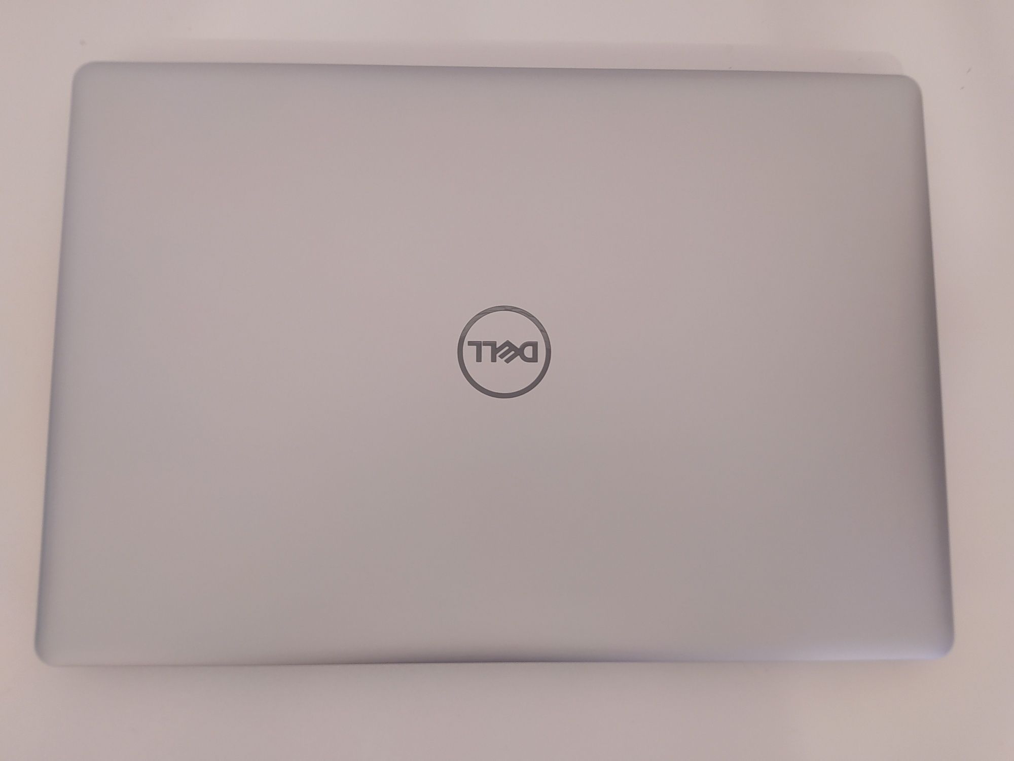 Dell Inspiron 5570/15,6"HD/i7-7500U/8Gb/256Gb
