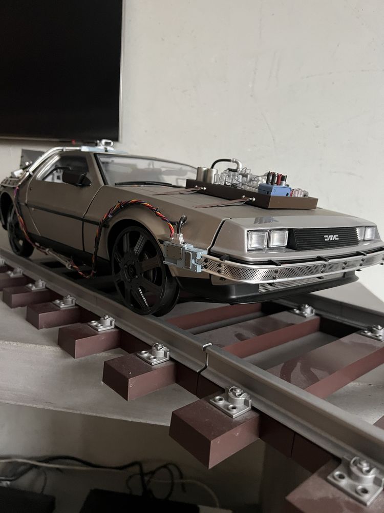 Delorean Powrót do przyszlości 1:8