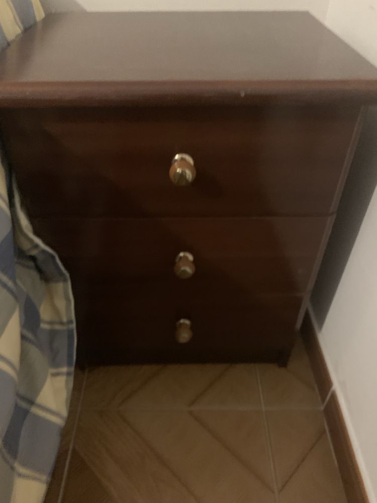 2 Mesas de cabeceira