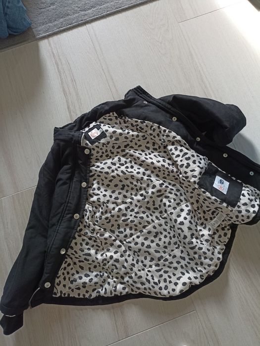 Віддам безкоштовно куртки жіночі дитяча і чоловіча