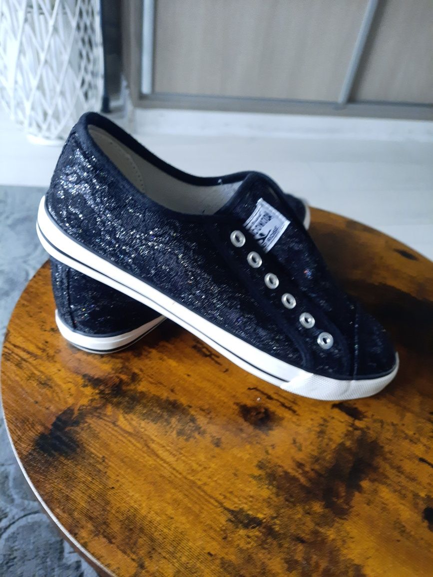 Buty trampki rozmiar 38 Nowe