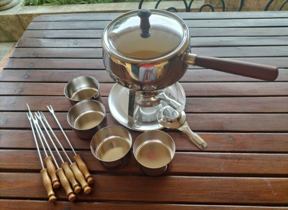 Fondu completo em ótimo estado só usado 1 vez