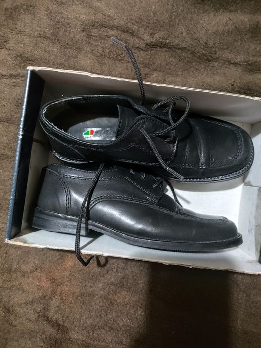 Sapatos menino tamanho 31