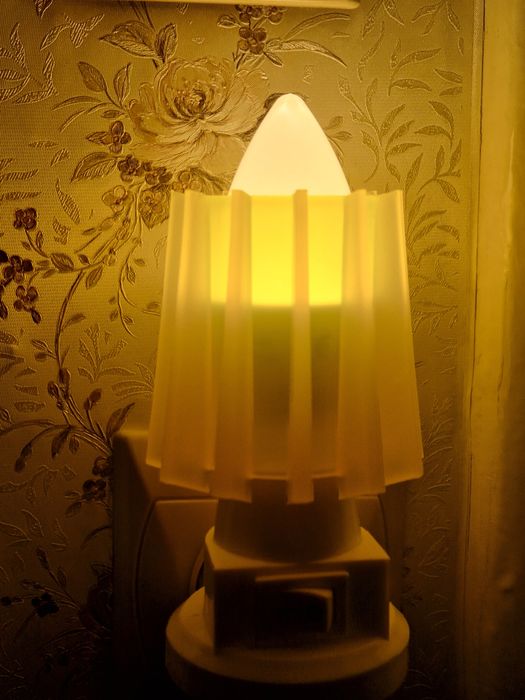 Lampka Mała do gniazdka