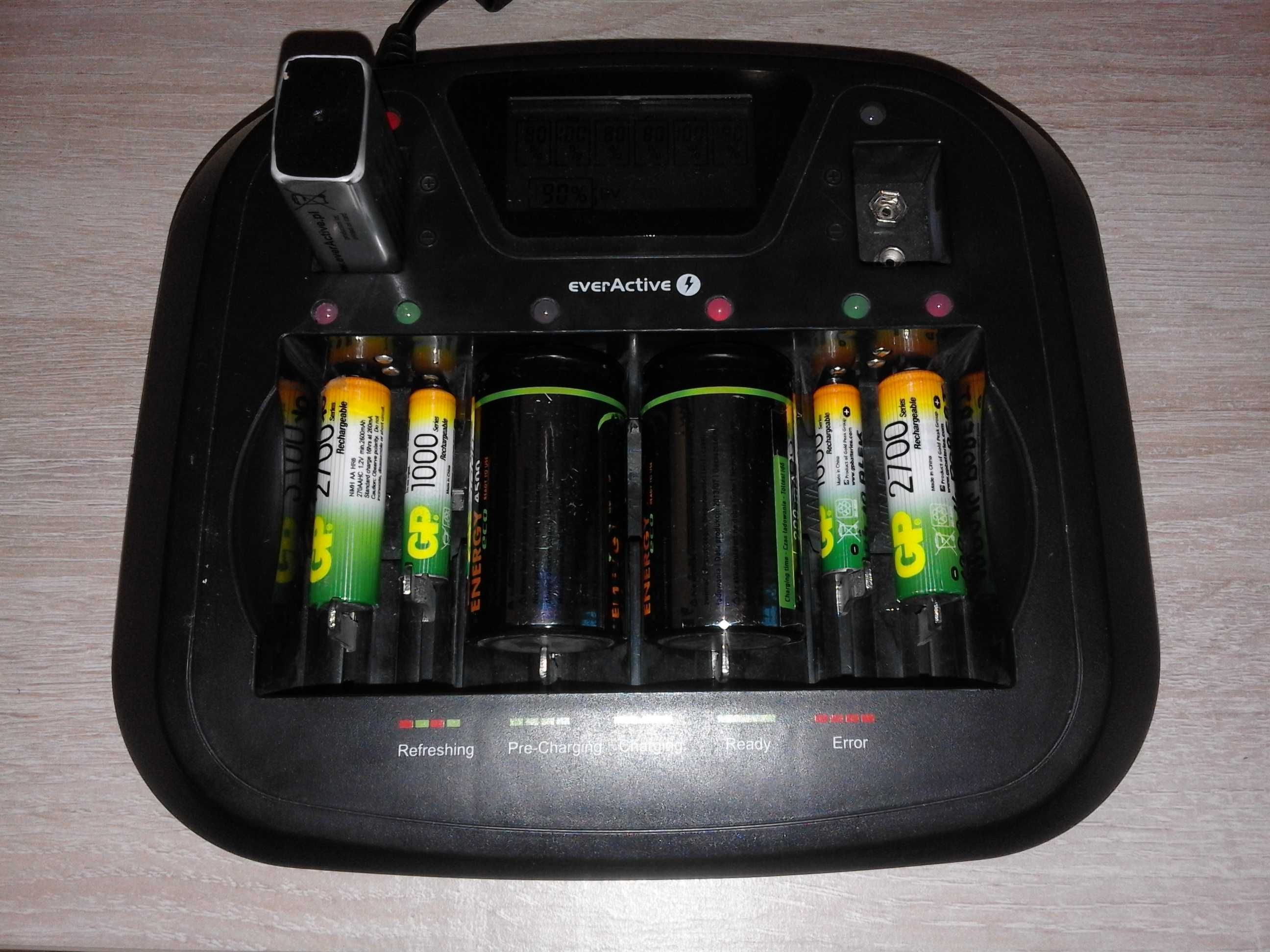 Ładowarka do akumulatorków uniwersalna. EverActive NC-900U.