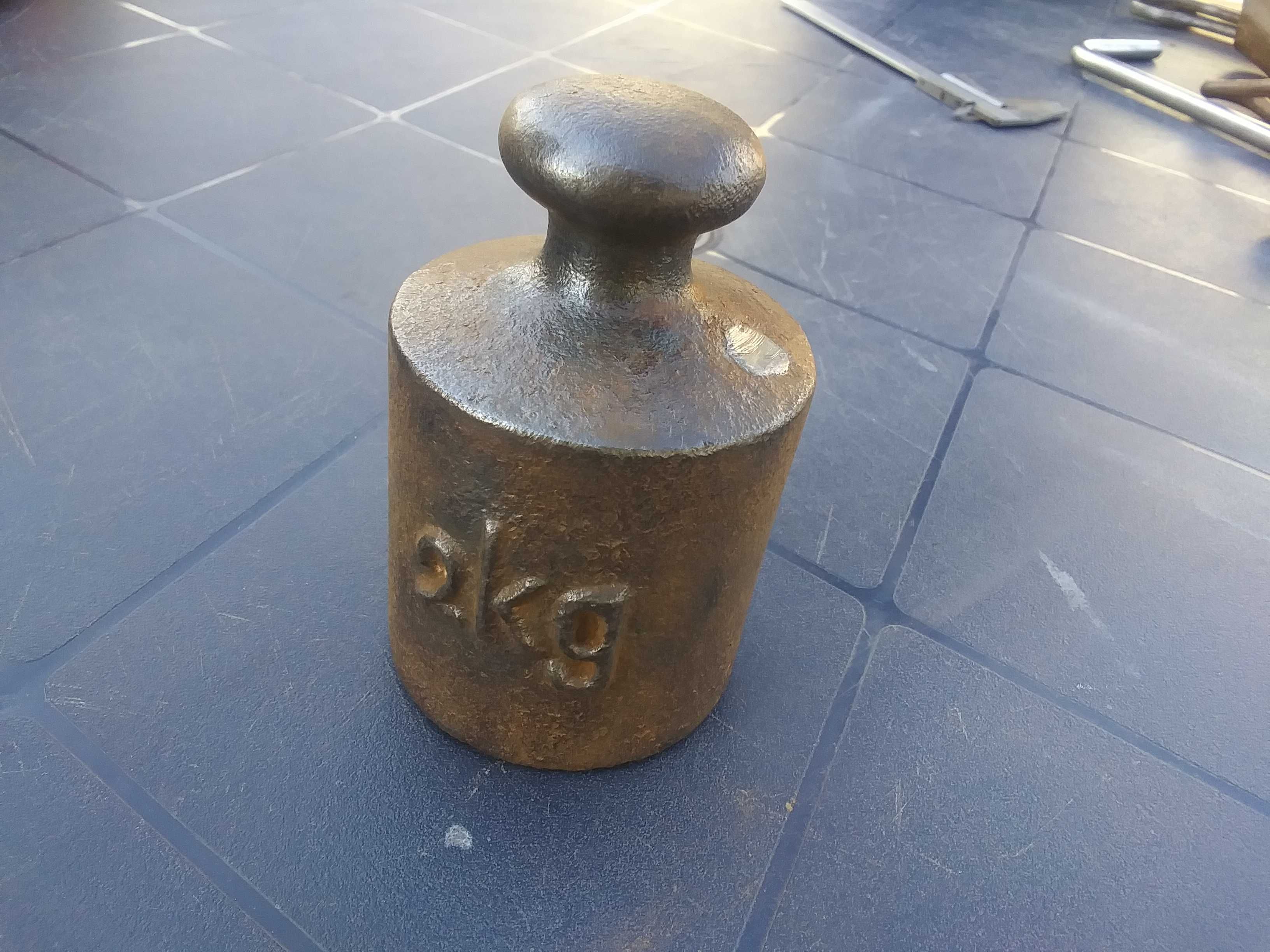 Stary odważnik do wagi 2kg kilogramy ciężarek PRL waga szalkowa 2000gr