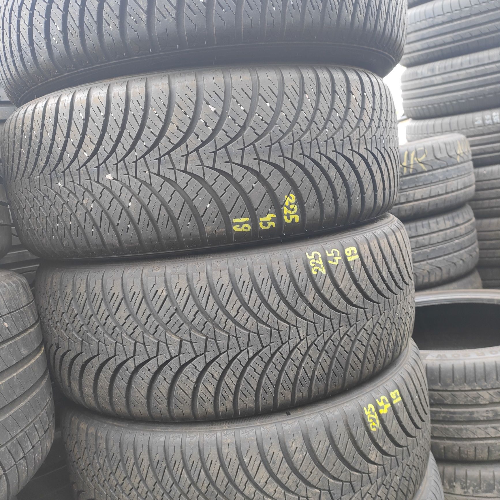 225/45R19 wielosezonowe 4 szt falken z 2022 8mm