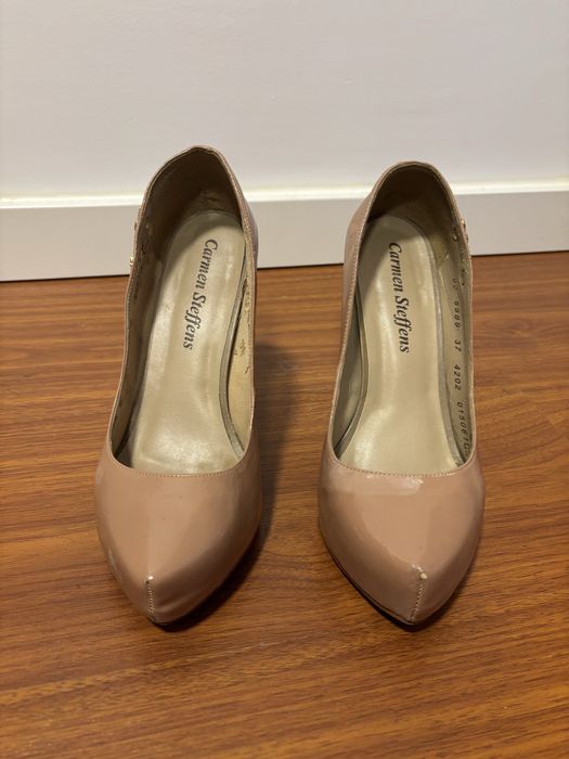 Botas e sandálias luxo várias