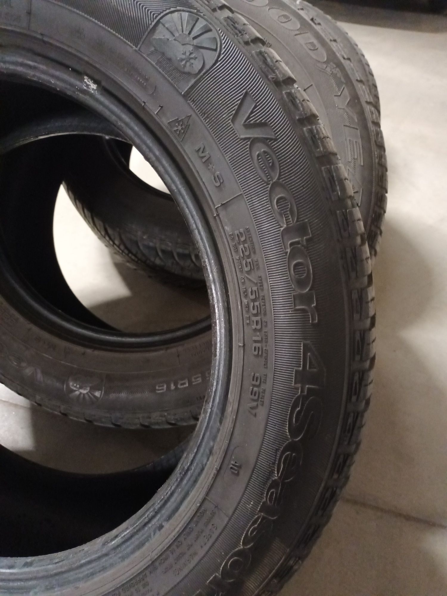 Opony Goodyear Vector 4 Season 225/55 R16 wielosezonowe 4szt.