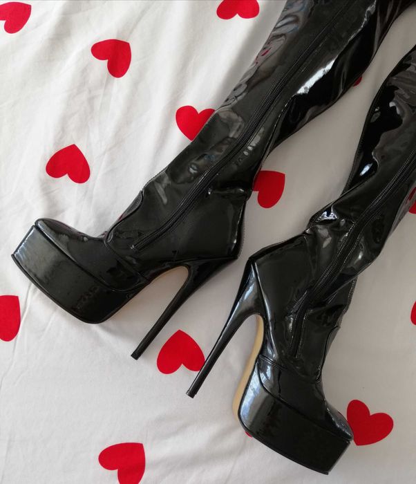 Na orezent szpilki LATEX high heels mega platforma wysokie winylowe