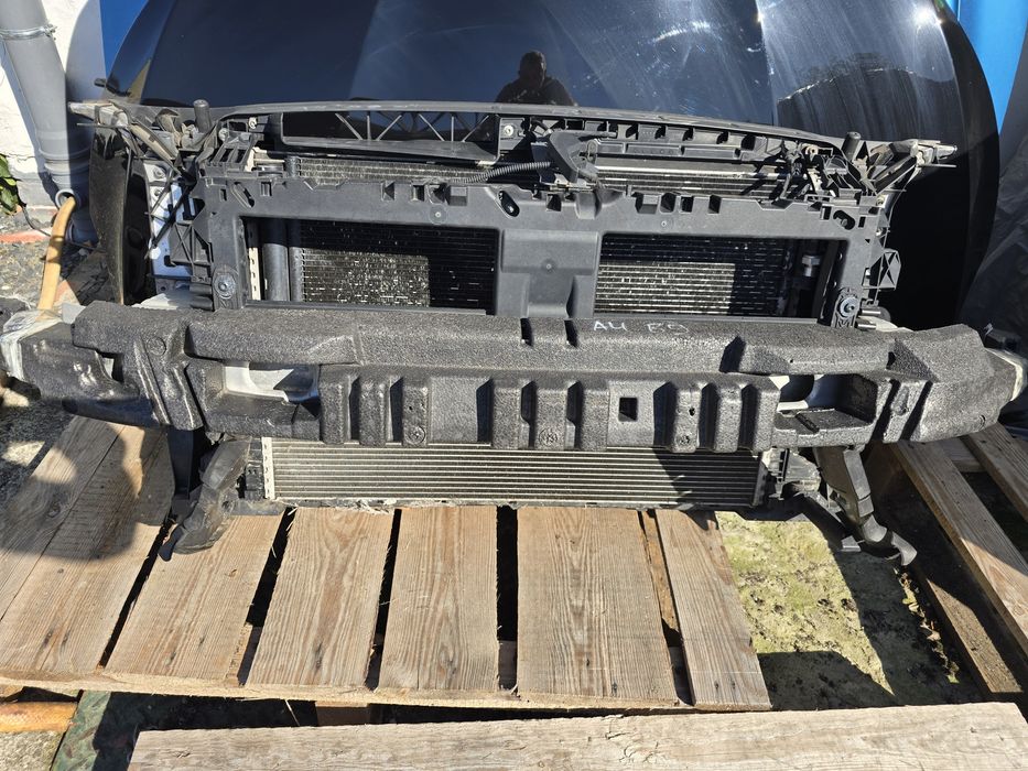 Audi a4 b9 pas komletny