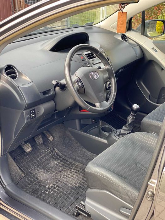Toyota Yaris II Hatchback 5d 1.33 Dual VVT-i 101KM 2010 Salon Polska