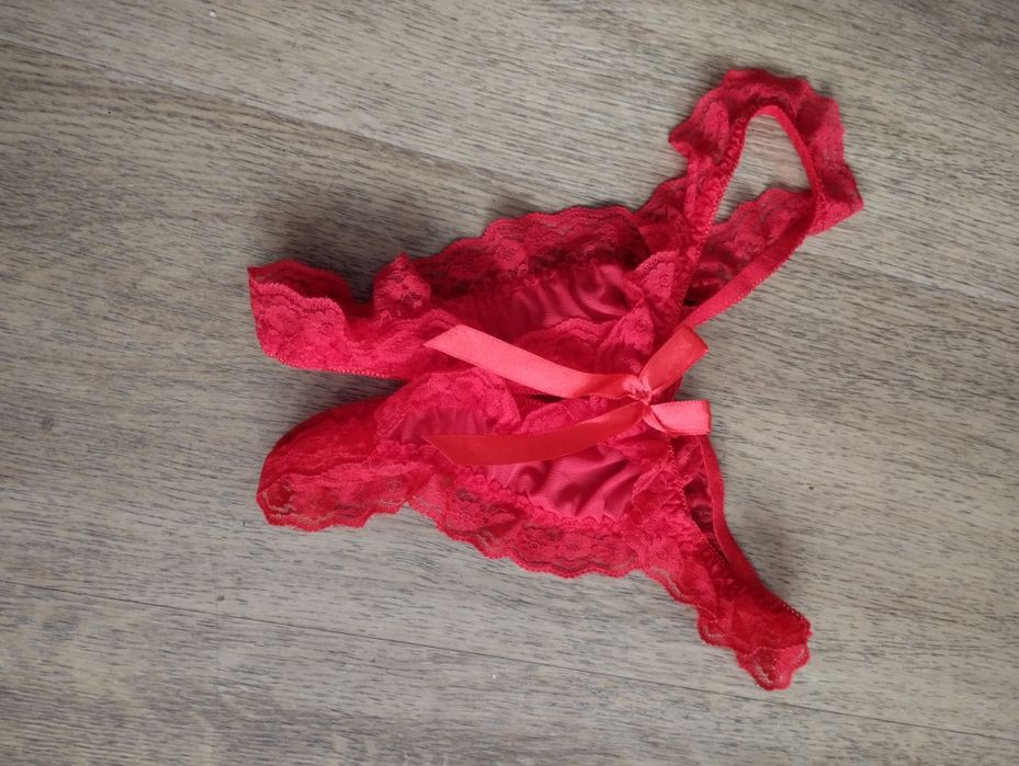 Stringi damskie M używane.
