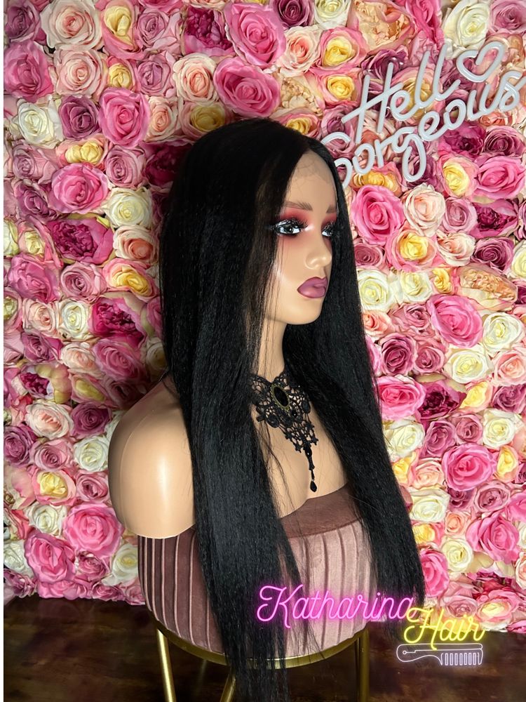 Peruka ciemna na siatce lace front karbowana wig