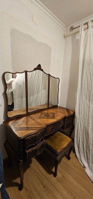 Toucador Queen Anne com banqueta.