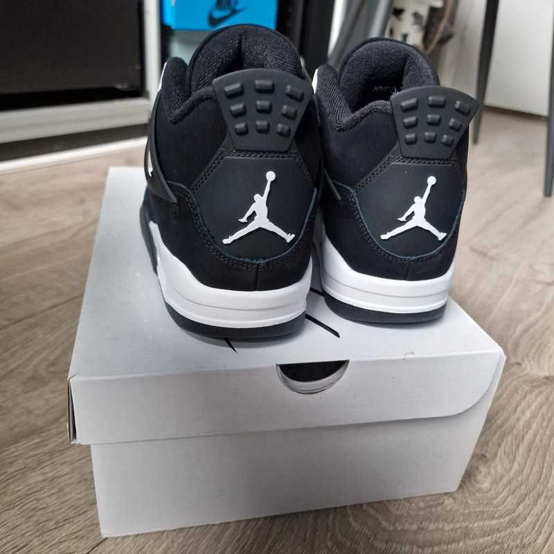 WhiteThunder/Buty_Jordan4_Retro Unisextrampki Rozmiar.43