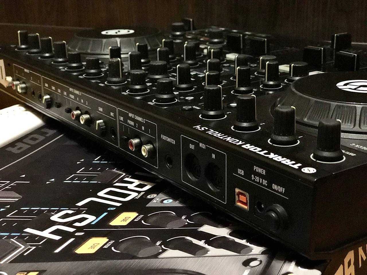 Продам або обміняю Native Instruments Traktor Kontrol S4 MK1 Як новий
