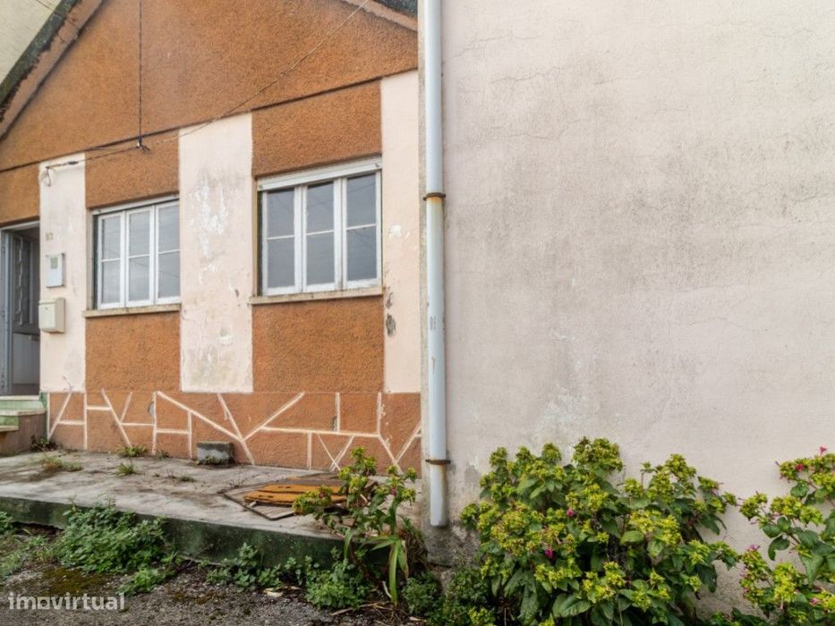 Moradia T2 para Reconstruir na Gala - Excelente Oportunidade de Inv...