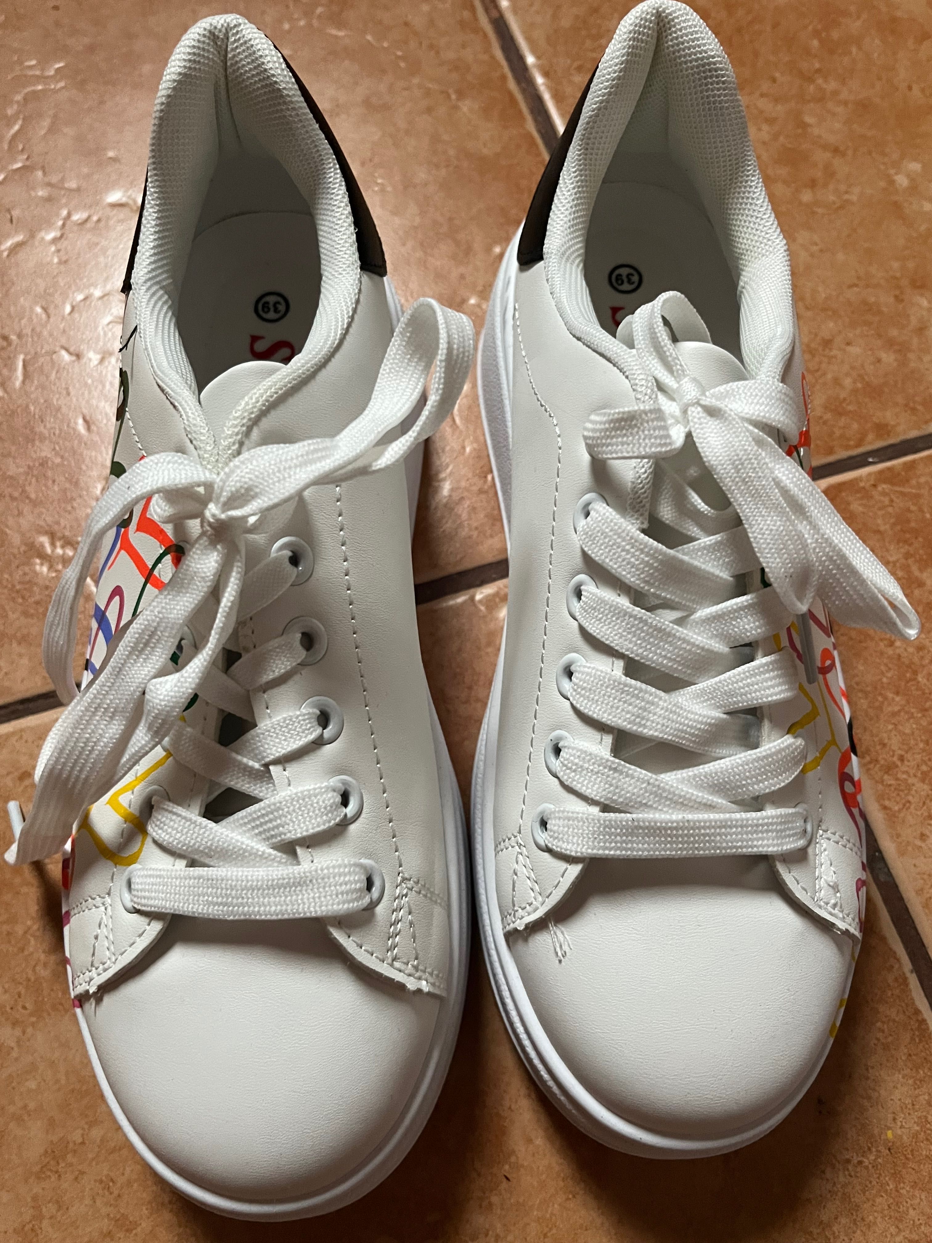 Nowe białe adidasy