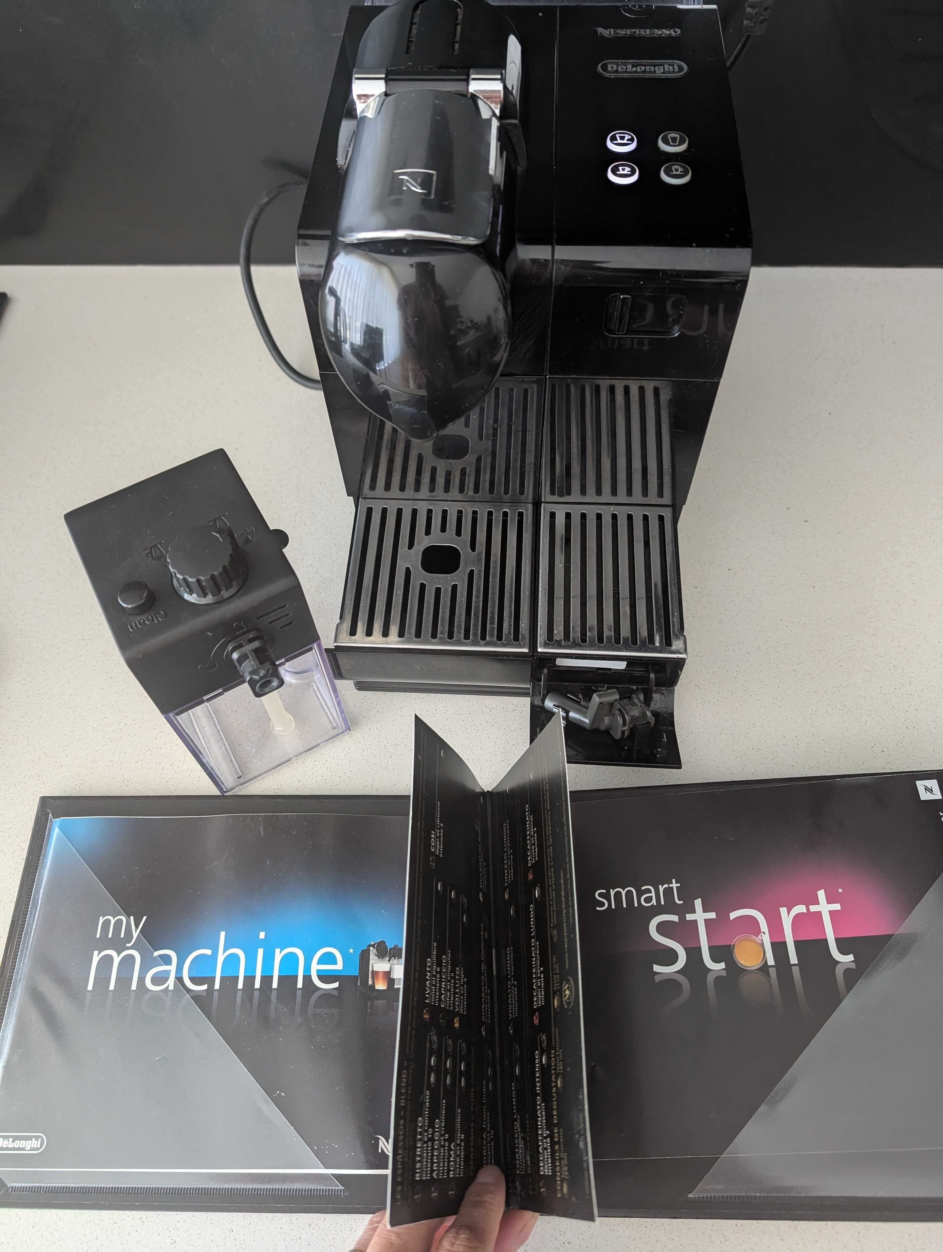 Máquina de Café NESPRESSO Delonghi Latissima