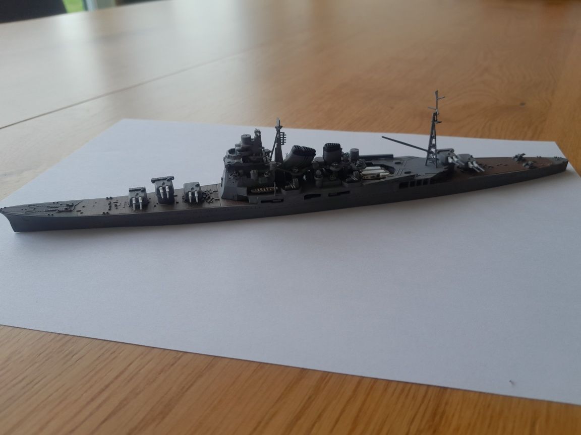1/700 Model krążownika Takao - sklejony pomalowany