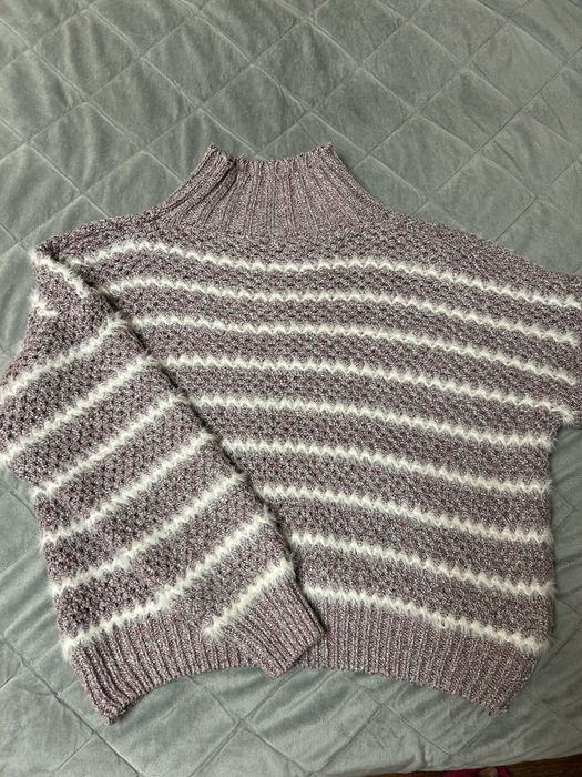 Светр жіночий або на підлітка
