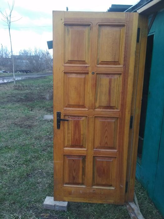 Деревянные входные двери