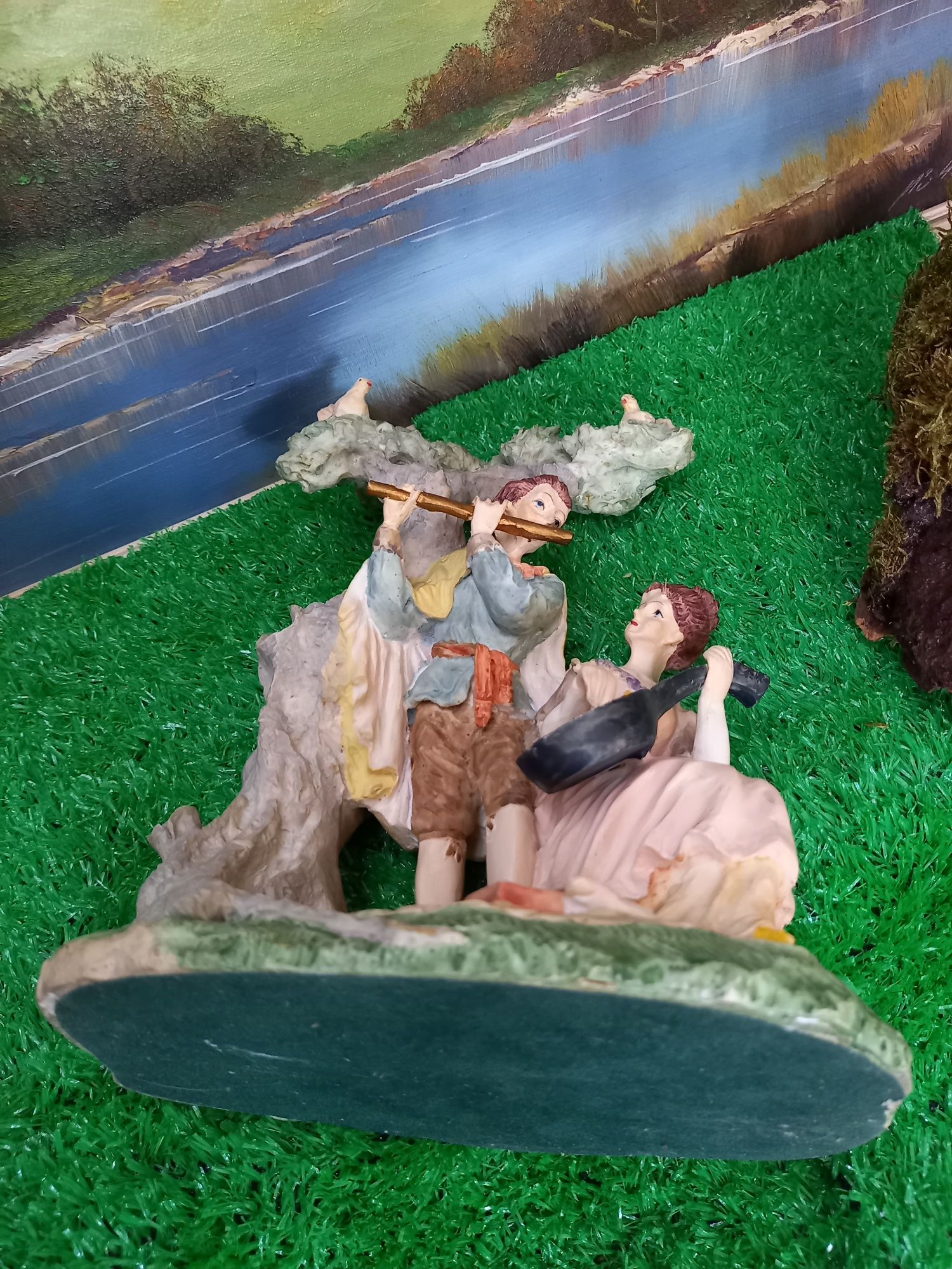 Figurka z alabastru romantyczna para grająca na instrumentach
