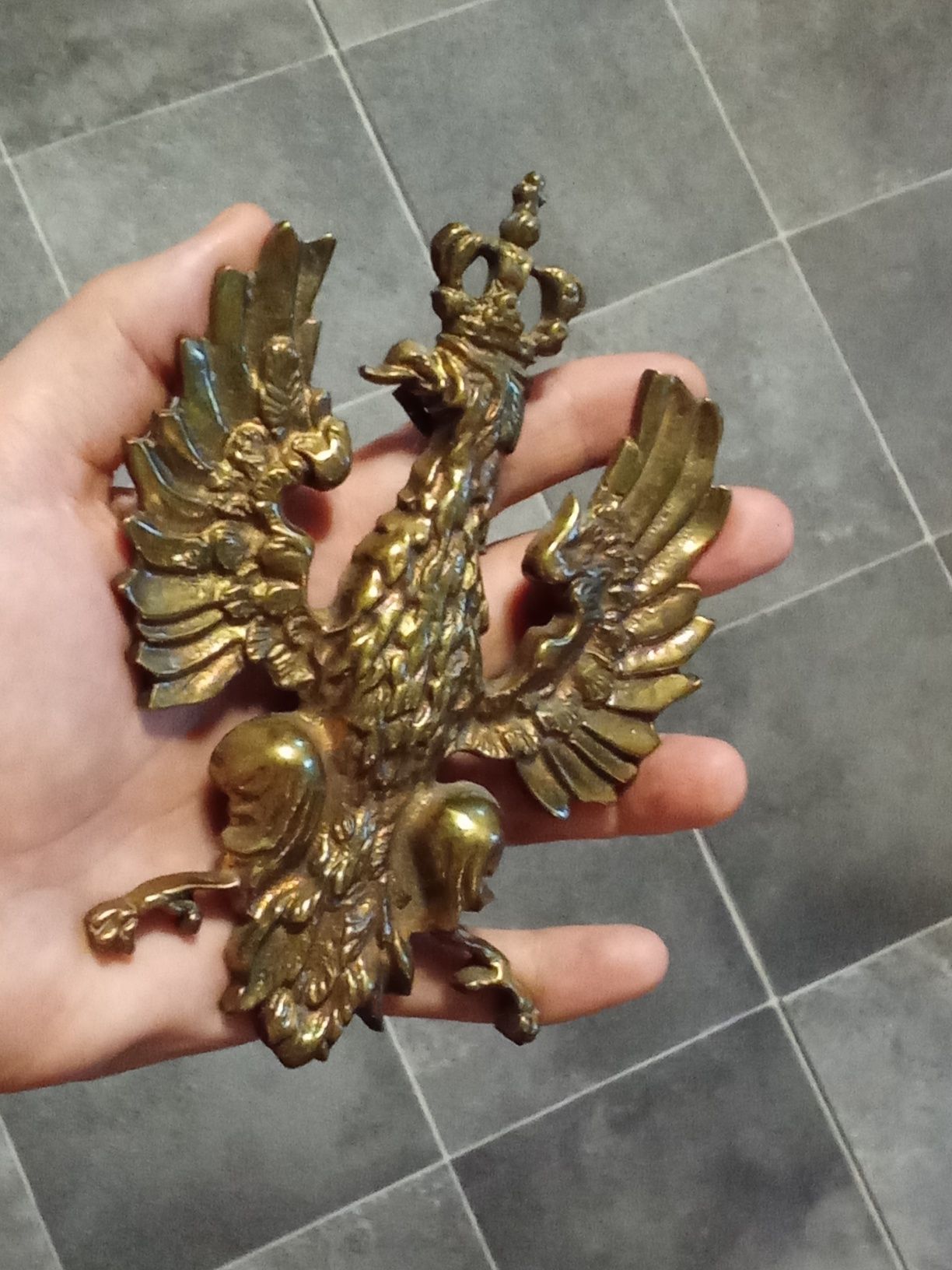 Orzeł z brązu z koroną herb godło figurka rzeźba z brązu monolit odlew
