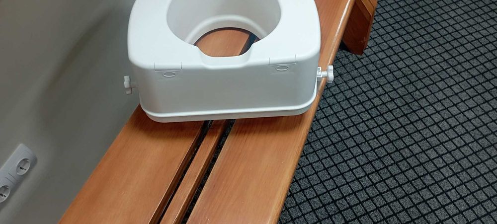 Туалетне сидіння для інвалідів