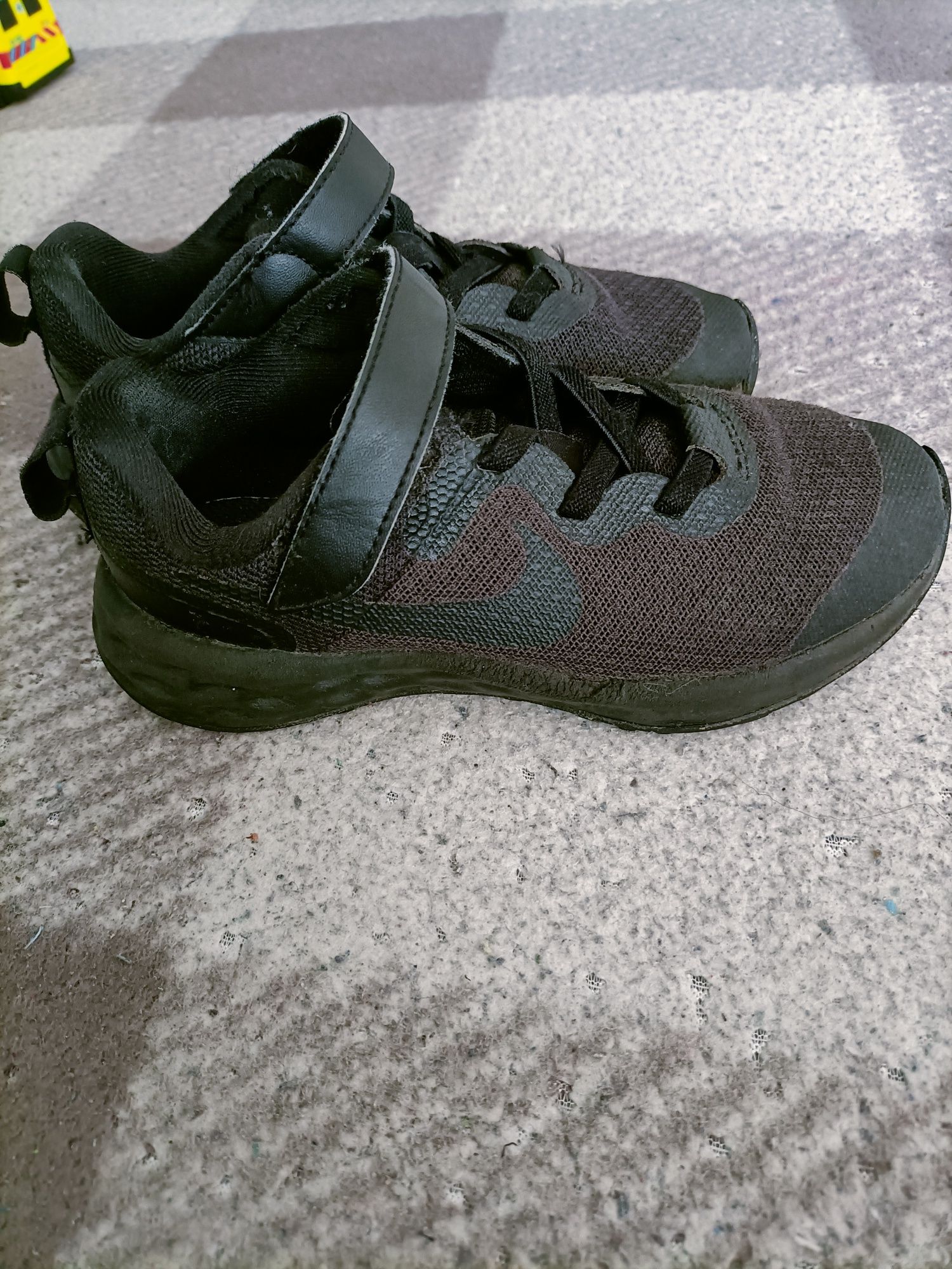 Buty Nike dla chłopca roz 28. Wkładka 18,5