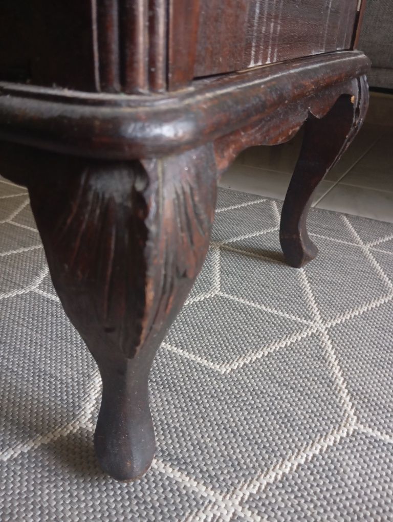 Mesa de cabeceira antiga