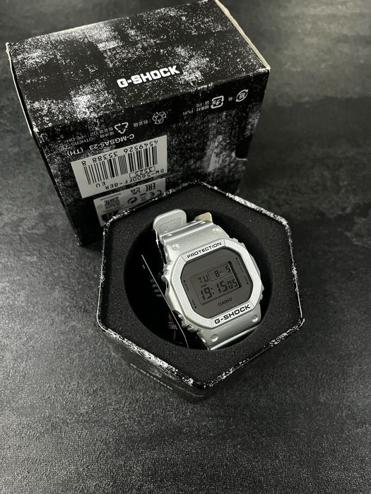 G-SHOCK DW-5600FF-8ER оригінал