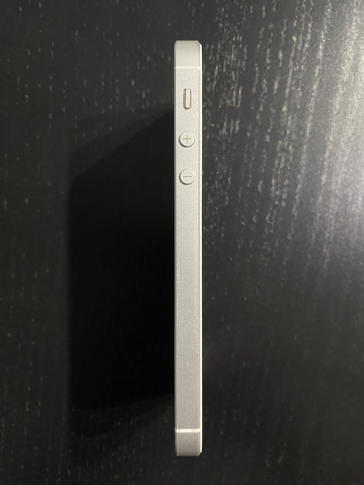 iPhone SE pojemność 16GB