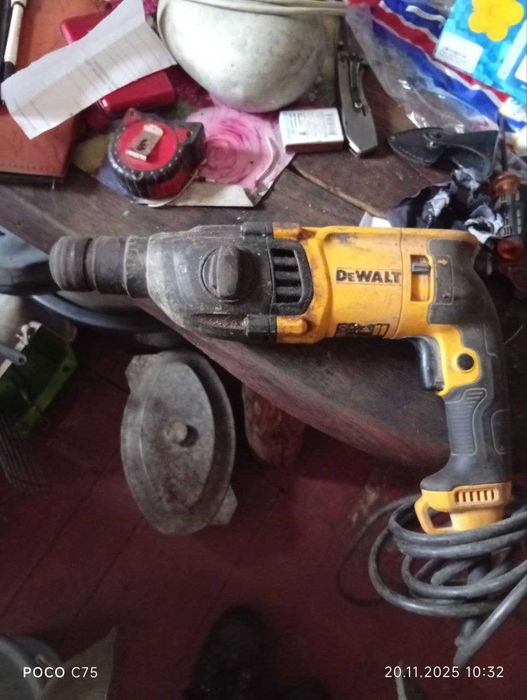 Перфоратор DeWALT D25133c